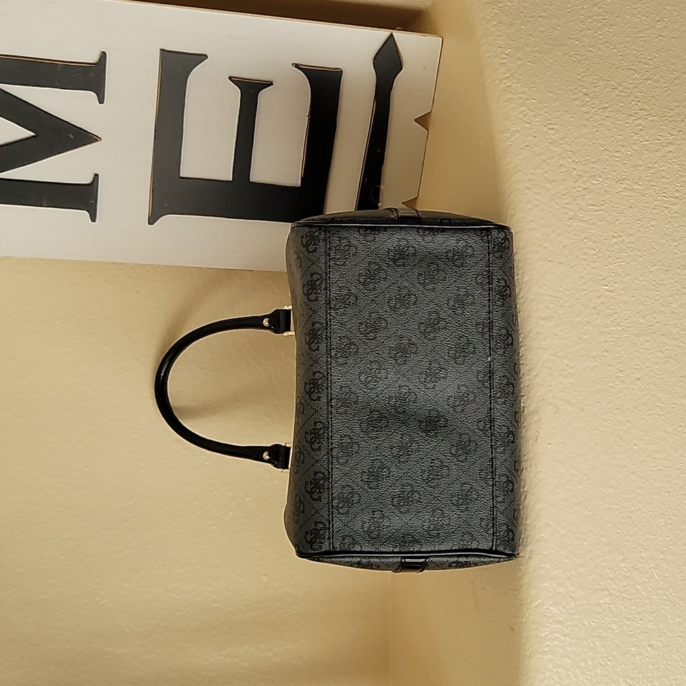 Guess Purse - Picture 4 of 5